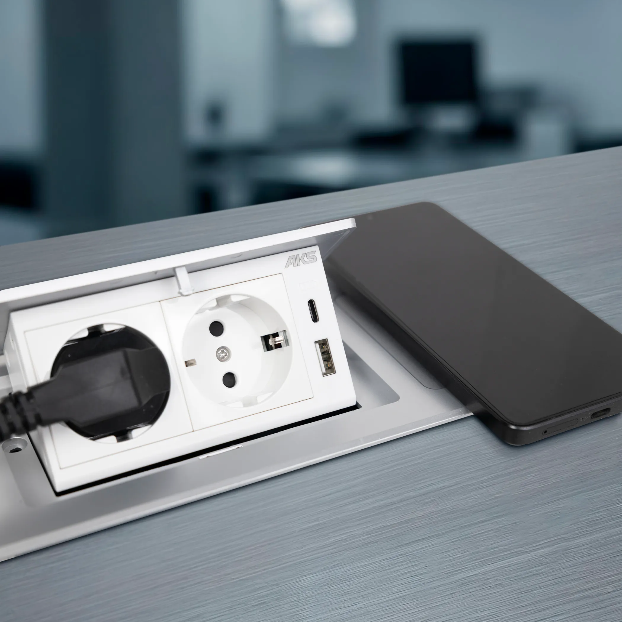 Выдвижной удлинитель Nova 5, 2 розетки, USB A + C, беспроводная зарядка, алюминий, AKS